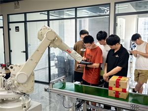 2025 南京机器人培训机构前四一览，就业适配哪个机构合适？